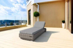 OUTFLEXX Rollliege, Grau, Polyrattan, 200x70x27,5cm, Rückenlehne 5-fach Verstellbar -Stilvoller Gartenbedarfsladen 18367 19 CGI.jpg