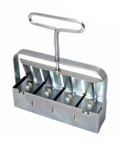 Erdballenpresse Mini 4 Soil Blocker Mit Kleinen Dübeleinsätzen | Erdtopfpressen Von Ladbrooke Soil Blockers 12 Erdballenpresse Mini 4 Soil Blocker Mit Kleinen Dübeleinsätzen | Erdtopfpressen Von Ladbrooke Soil Blockers -Stilvoller Gartenbedarfsladen 551991 Erdballenpresse Mini 4 Soil Blocker LADMIN4 lsb 0