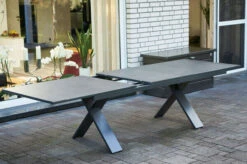 HARTMAN Sondermodell Xanadu / Alice Esstischgarnitur, Xerix/schwarz, Alu/Glaskeramik, 4x4 Textilen, 10 Stapelsessel, 220/280x100cm -Stilvoller Gartenbedarfsladen 6 21108.jpg